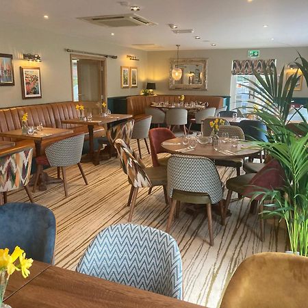 The Britannia Inn & Waves Restaurant เซนต์ออสเทลล์ ภายนอก รูปภาพ