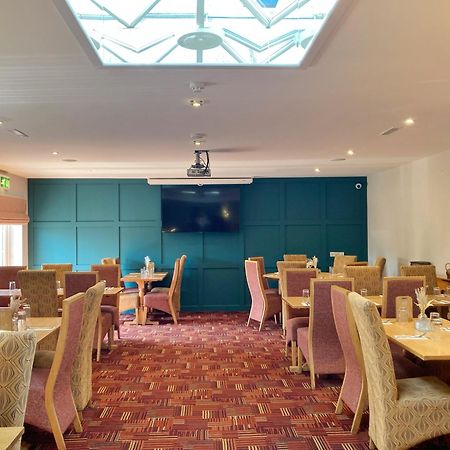 The Britannia Inn & Waves Restaurant เซนต์ออสเทลล์ ภายนอก รูปภาพ