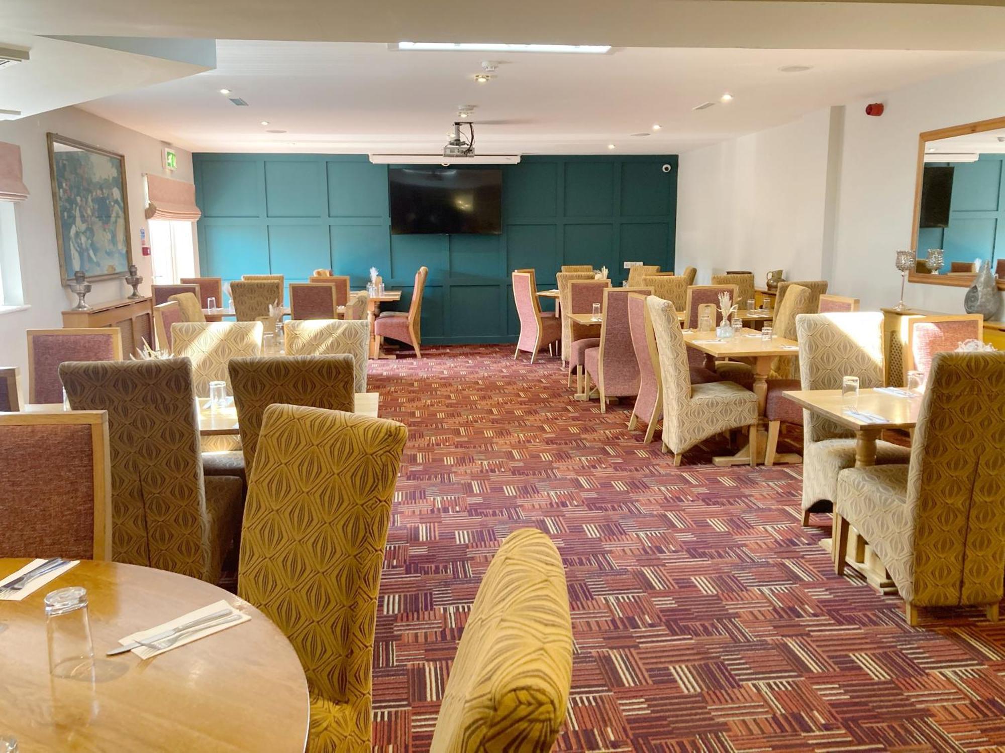 The Britannia Inn & Waves Restaurant เซนต์ออสเทลล์ ภายนอก รูปภาพ