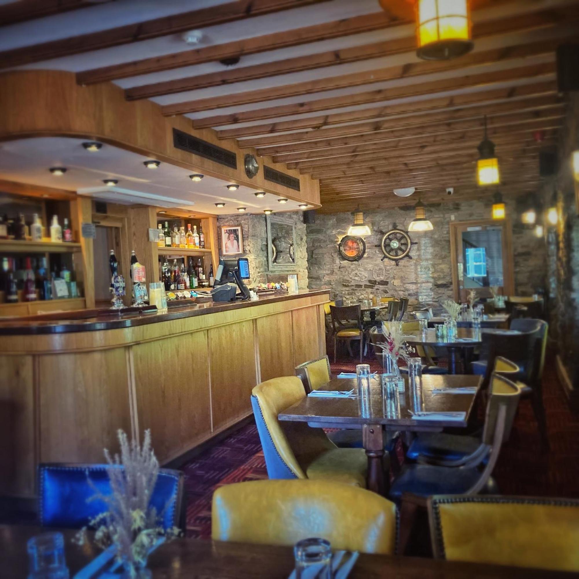 The Britannia Inn & Waves Restaurant เซนต์ออสเทลล์ ภายนอก รูปภาพ